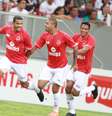 Vila Nova comemora o gol marcado no Mané Garrincha  Foto: Carlos Costa / Agência Lance