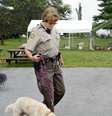 <p>O cão Henry ficou ferido depois da luta contra o urso</p>  Foto: Eddie Richard / AP
