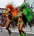 Acredite ou não, foi realizado neste sábado em Tóquio, no Japão, a 33ª edição do Asakusa Samba, que nada mais é que o Carnaval dos japoneses. O desfile anual conta com nove escolas na liga principal e sete no grupo de acesso. Assim como no Brasil, com um um pouco menos de gingado, as escolas disputam nos quesitos de dança, música e figurinos.  Foto: Keith Tsuji/Getty Images / Getty Images