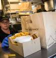 <p>Atendimento da americana Shake Shack&nbsp;</p>  Foto: The Hunffington Post / Reprodução