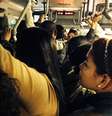 <div class="module"><div class="image img-w624"><p class="caption">Ônibus estão constantemente lotados, o que beneficia a ação de possíveis molestadores</p></div></div><p> </p>  Foto: BBC News Brasil