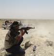 <p>Os curdos lan&ccedil;aram hoje uma ofensiva para recuperar a cidade de Zemar, na qual conseguiram liberar cinco aldeias</p>  Foto: Osama Al-dulaimi  / Reuters