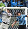 Goleiro Aranha foi vítima de xingamentos racistas proferidos por um grupo de torcedores do Grêmio  Foto: Ricardo Rímoli / Agência Lance
