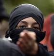 <p>Manifestante mascarada em protesto neste ano, em São Paulo</p>  Foto: Alan Morici / Terra
