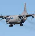 Um avião do tipo Antonov 12 caiu na Argélia nesta madrugada de sábado e sete morreram  Foto: Twitter