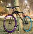 A única maneira de roubar a bicicleta é rompendo seu quadro, o que a inutiliza  Foto: BBC News Brasil