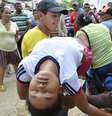 <p>Mais de 200 meninas sofrem com os sintomas, mas o mistério da causa deles ainda não foi desvendado</p>  Foto: El Herald
