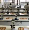 Laboratório de faculdade que oferece Pronatec: desafio de reter os alunos  Foto: BBC Brasil