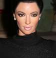 O volume do coque alto de Kim Kardashian pode ser obtido com um donut para cabelo   Foto: Jstone/Shutterstock