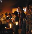Estudantes da Universidade da Califórnia, onde Sotloff fez a graduação, acenderam velas e fizeram homenagens ao jornalista decapitado pelo EI  Foto: David Manning / Reuters