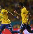 Jogadores comemoram com Neymar a vitória da Seleção Brasileira  Foto: Bruno Domingos / Mowa Press / Divulgação