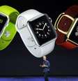 Novos smartwatches da Apple aparecem nas cores verde, branca e vermelha  Foto: Marcio José Sanchez / AP