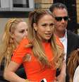 <p>Combinação de Jennifer Lopez não caiu bem</p>  Foto: The Grosby Group