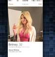 <p>O apresentador Jimmy Fallon criou perfil no Tinder para a mais nova solteira do pedaço</p>  Foto: Youtube / Reprodução
