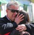 <p>Na foto o patrão do CTG Gilbert Gisler emocionado abraça a filha</p>  Foto: Fabian Ribeiro/Raw Image / Frame