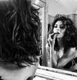 <p>Juliana Paes usa sutiã preto com spikes</p>  Foto: @mbiaggi/Instagram / Reprodução