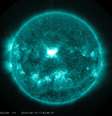 <p>A Nasa divulgou imagens dos momentos em que ocorreram explosões no sol</p>  Foto: NASA