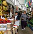 Alimentos pressionaram a alta da inflação em maio, segundo o IBGE  Foto:  Mariana Bazo / Reuters
