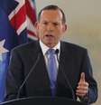 <p>O premiê Tony Abbott vem segurando agentes de saúde para não ir atender pacientes na África</p>  Foto: Olivia Harris  / Reuters