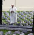 <p>Papa fez afirma&ccedil;&otilde;es no cemit&eacute;rio militar de Fogliano Redipuglia, que visitou para lembrar os soldados mortos na Primeira Guerra Mundial&nbsp;</p>  Foto: Stefano Rellandini / Reuters