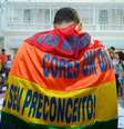 Protesto contra o assassinato do jovem gay João Antonio Donati mobilizou manifestantes na orla de Copacabana, no Rio  Foto: Tânia Rêgo / Agência Brasil