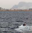 <p>Naufrágios aconteceram no dia anterior ao aniversário de um ano do acidente com uma embarcação clandestina no Canal da Sicília</p>  Foto: Hellenic Navy / AP