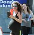 Mila Kunis aparece grávida  Foto: The Grosby Group