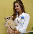 <p>Marion Zukauskas e a cachorrinha Duda. Para ela, Aécio tem "atitude revolucionária"</p>  Foto: Elisa Feres / Terra