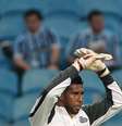 Aranha é vaiado durante aquecimento do Santos  Foto: Edu Andrade / FatoPress / Gazeta Press