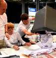 <p>Escoceses começam a apuração dos votos em Aberdeen, nesta quinta-feira</p>  Foto: Dylan Martinez  / Reuters
