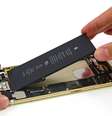 Por dentro, iPhone 6 Plus apresenta mais proteções que sua versão anterior, iPhone 5S  Foto: iFixit / Reprodução