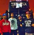 Ônibus do Tihuana e a banda, em foto postada no Facebook oficial do grupo antes do acidente  Foto: Facebook / Reprodução