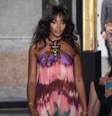 <p>Naomi Campbell desfilou em Milão com longo estampado</p>  Foto: Pier Marco Tacca / Getty Images 