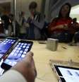 <p>Foram vendidas 10 milhões de unidades do Iphone 6 e Iphone 6 Plus</p>  Foto: Getty Images 