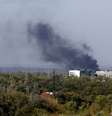 <p>Fumaça é vista sob o céu de Donetsk em 20 de setembro</p>  Foto: Darko Vojinovic / AP