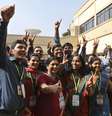 <p>Cientistas indianos e funcionários da Organização de Pesquisa Espacial comemoram o sucesso da missão Mars Orbiter no complexo de Telemetria, Rastreamento e Comando de Rede em Bangalore, Índia, nesta quarta-feira, 24 de setembro</p>  Foto: Aijaz Rahi / AP