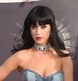Katy investiu em longo com franja na altura da sobrancelha para comparecer ao Video Music Award em 2014     Foto: Jason Merritt/Getty Images
