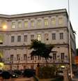 Prédio histórico sofre com a falta de manutenção  Foto: Paulo Samico / vc repórter