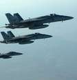 <p>Jatos F-18E Super Hornets sobrevoam a Síria</p>  Foto: AP