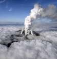 <p>Segundo maio vulcão japonês entrou em erupção no final de semana deixando mortos e feridos</p>  Foto: Reuters