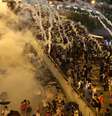 <p>Bombas de gás foram lançadas contra os manifestantes, que armaram barricadas para conter a polícia</p>  Foto: Aaron Tam / AFP