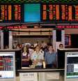 <p>Às 11h52, o Ibovespa ganhava 2,09 por cento, a 51.5566 pontos. O volume financeiro do pregão somava 2,37 bilhões de reais</p>  Foto: Paulo Whitaker / Reuters