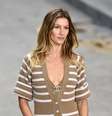 <p>Gisele Bündchen desfilou pela Chanel no desfille de primavera/verão da marca</p>  Foto: Pascal Le Segretain / Getty Images 