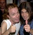 Malcolm e seu irmão, Angus Young  Foto: Getty Images 