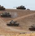Tanques turcos tomam posição na fronteira Turquia-Síria perto de Suruc. 29/09/2014  Foto: Murad Sezer / Reuters