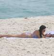 Isis Valverde toma sol no Rio de Janeiro  Foto: AgNews