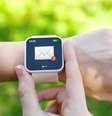 <p>Relógios digitais permitem que você receba notificações de e-mail, mensagens e redes sociais no pulso</p>  Foto: iStock