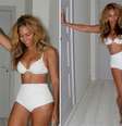 <p>Beyonce exibiu boa forma com fotos usando apenas biquíni</p>  Foto: Divulgação