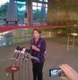 <p>Dilma disse que faz gargarejos para curar a rouquidão.</p>  Foto: Daniel Favero / Terra