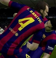 Bug no 'Fifa 15' faz Luis Suarez dar mordida em adversário  Foto: Twitter / Reprodução